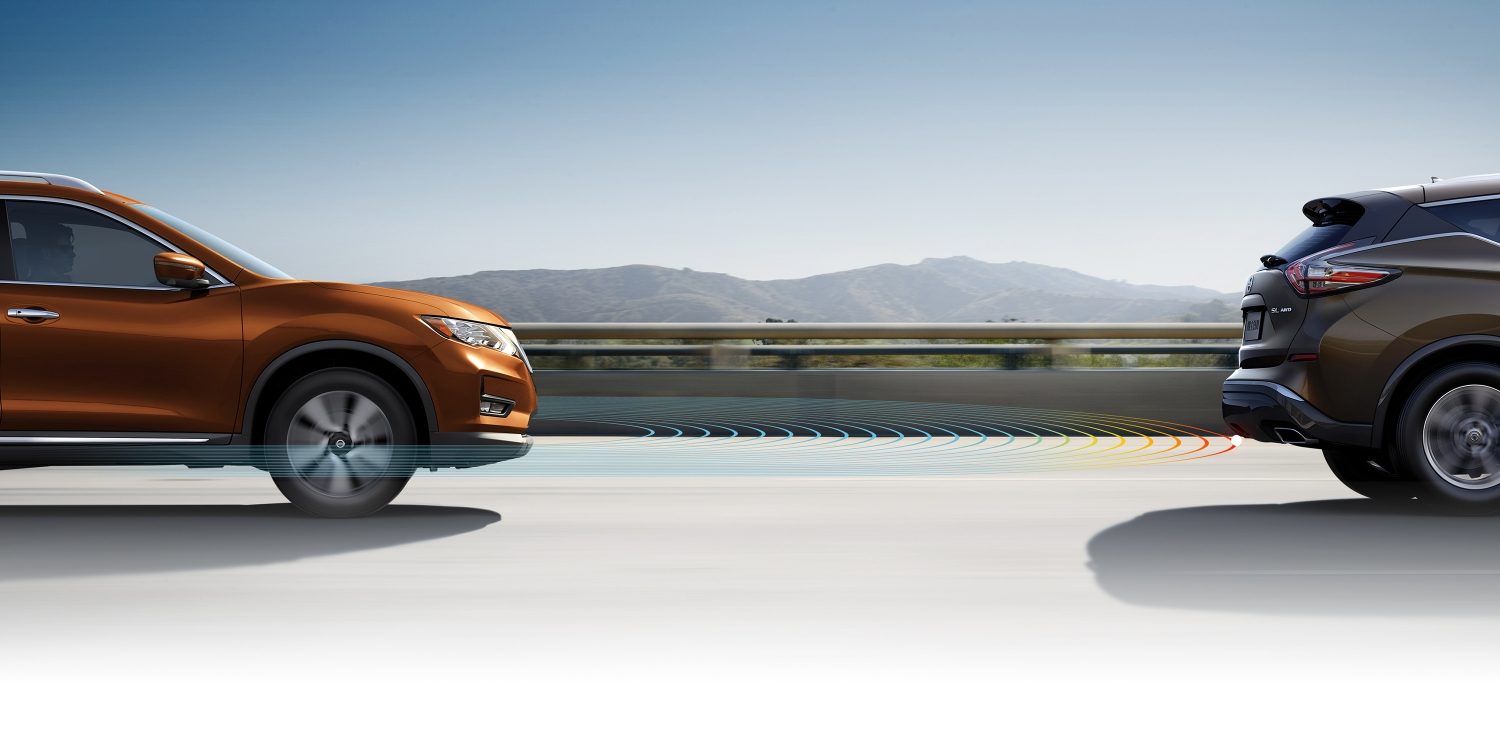 Nissan X-TRAIL, вид сбоку в движении с наглядной демонстрацией действия концепции Intelligent Mobility
