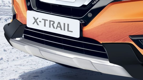 Передня декоративна накладка з поперечними заглибленнями для Nissan X-TRAIL