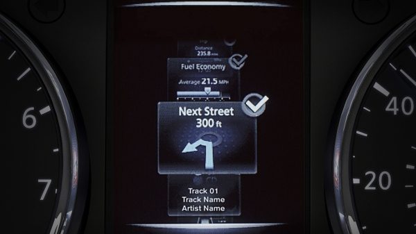 TFT-монитор автомобиля Nissan X-TRAIL: пошаговая навигация